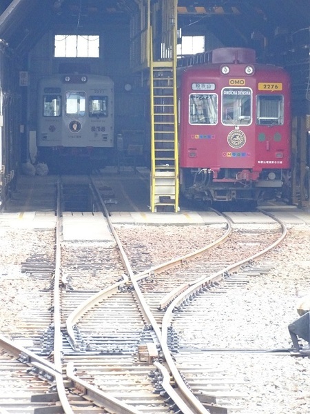 和歌山電鐵2270系いちご電車 & おもちゃ電車(伊太祈曽車庫)