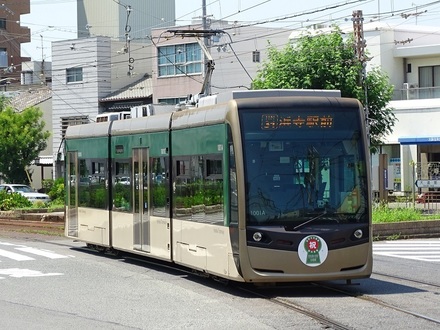阪堺電軌1001形堺トラム 「茶ちゃ」 (綾ノ町駅から)