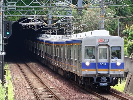 南海6200系 (千早口駅から)
