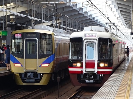 泉北高速12000系泉北ライナー &南海31000系りんかん (天下茶屋駅)