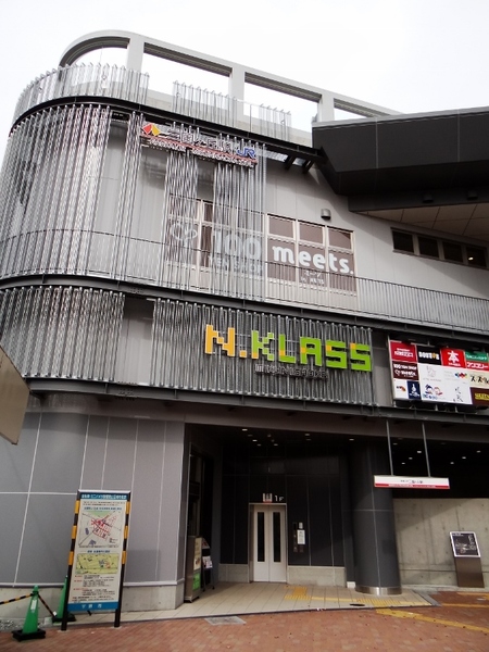 三国ヶ丘駅の西口。旧駅舎では改札は東西に分かれていましたが、新駅舎では1ヶ所に集約されました。