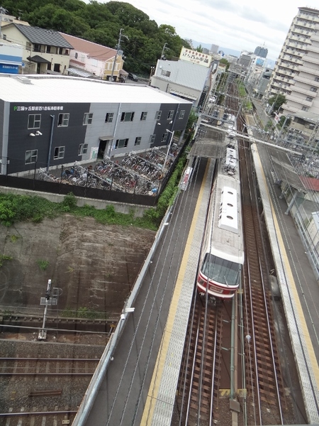 南海30000系こうや (みくにん広場から)