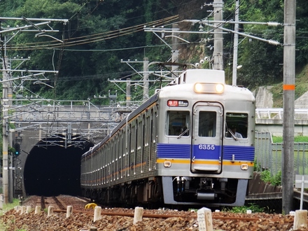 南海6300系 (美加の台1号踏切付近から)
