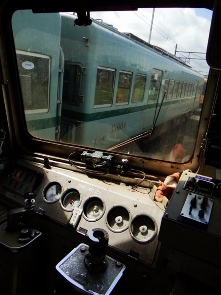 「アノ車両」 の車内から撮影した 「アノ車両」 ☆ (新金谷駅付近)