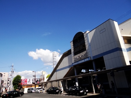 貝塚駅は岸和田市との市境にほと近い場所にあり、秋には岸和田同様に、市内を 「だんじり」 が駆け抜けます。