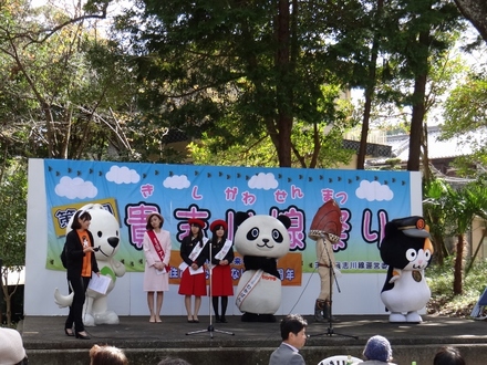 伊太祁曽神社の特設ステージ