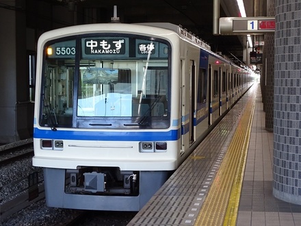 泉北高速5000系 (和泉中央駅)