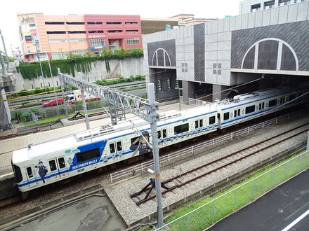 泉北高速7020系 (和泉中央駅付近)