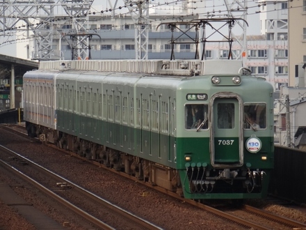 南海7000系+7000系・旧塗装車 (今宮戎駅から)