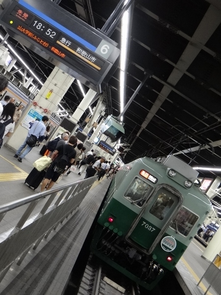南海7000系・旧塗装車 (なんば駅)