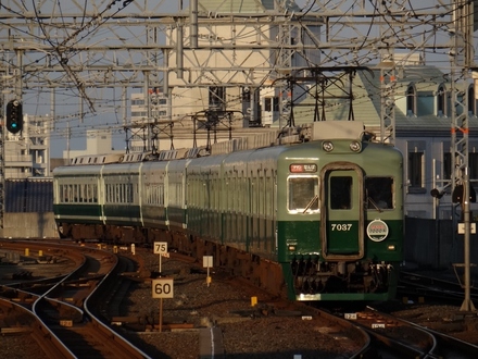 南海10000系+7000系サザン・旧塗装車 (泉佐野駅から)