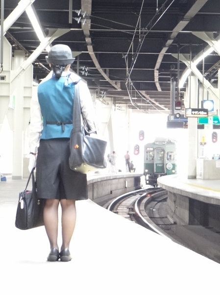 南海7000系・旧塗装車 & 女性車掌様☆ (なんば駅) ※ご本人様の許可を得て撮影させて頂きました。