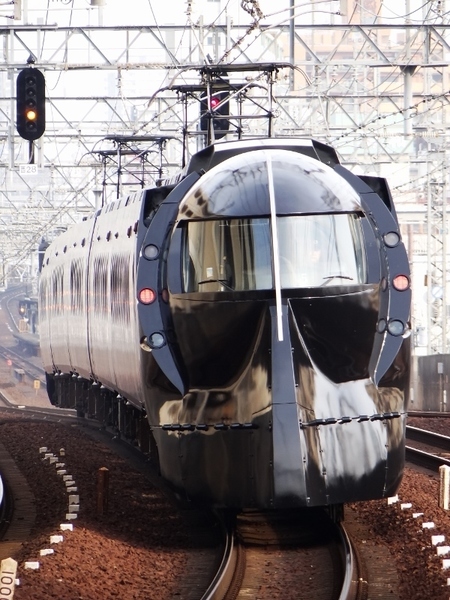 南海50000系ラピート 「スターウォーズ/フォースの覚醒」 号 (天下茶屋駅)
