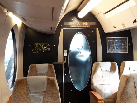 南海50000系ラピート 「スターウォーズ/フォースの覚醒」 号の車内