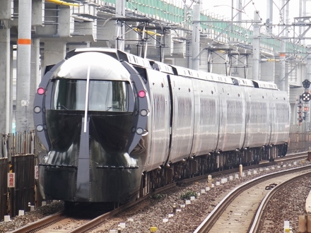 南海50000系ラピート 「スターウォーズ/フォースの覚醒」 号 (羽衣駅から)