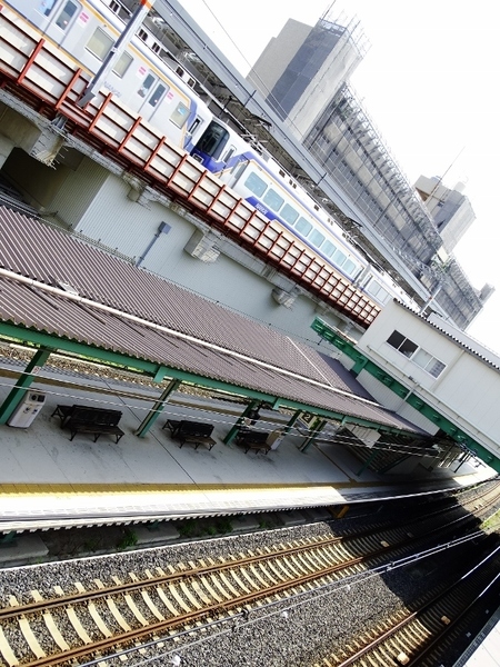 南海7100系+10000系サザン (高石駅・連絡通路から)