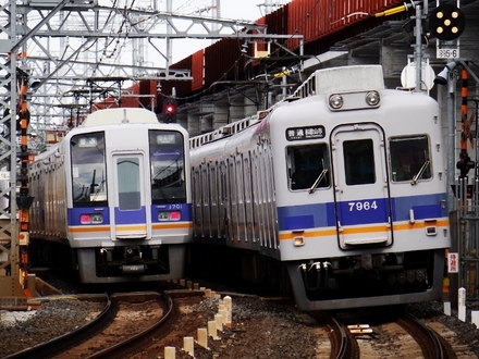 南海1000系 & 7100系 (羽衣7号踏切から) ※現在この場所で下り列車の撮影はできません。
