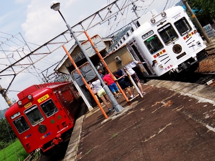 おもちゃ電車 & たま電車 (伊太祈曽駅)