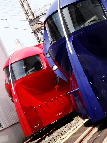 南海50000系ラピート 「ネオ・ジオン」 バージョン & 50000系ラピート(住ノ江検車区)