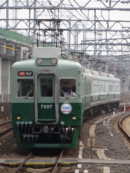 南海7000系+10000系サザン ・ 旧塗装車(羽衣駅から) ※トリミング加工を施してあります。