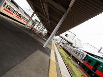 JR西日本105系・4扉車 & 南海2000系+2200系天空 (橋本駅・JR側ホームから)
