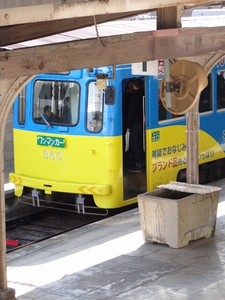 阪堺電軌モ351形 (南海:住吉大社駅のコンコースから)