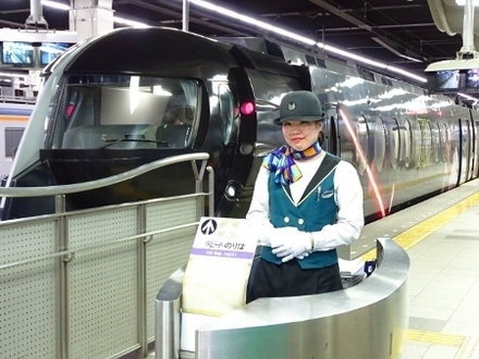 南海50000系ラピート 「スターウォーズ/フォースの覚醒」 号 & 女性車掌様☆(なんば駅)