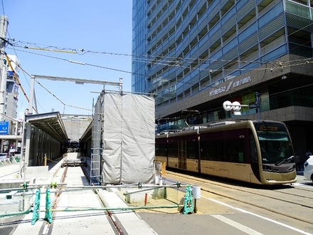 阪堺電軌1001形堺トラム 「青らん」 (天王寺駅前駅付近)