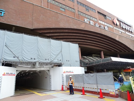 所在地は和歌山県和歌山市。南海本線、加太線、和歌山港線、JR紀勢線が乗り入れるターミナル駅ですが、駅ビルの取り壊し工事が本格的に始まり、和歌山市駅は大きく変貌しようとしています。