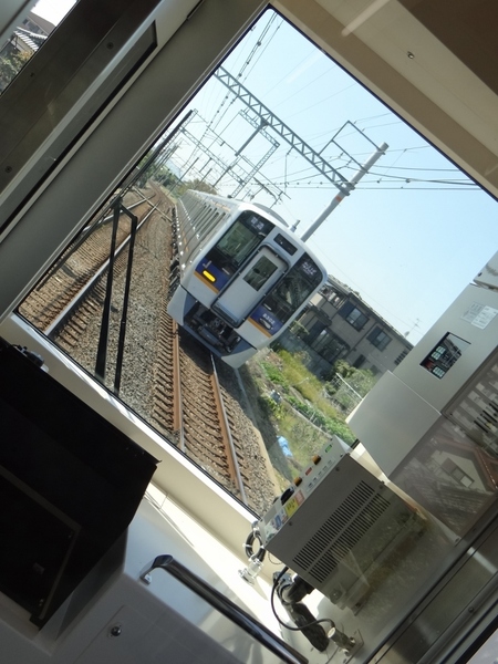 南海8300系の車内から撮影した8300系 (鳥取ノ荘駅付近)