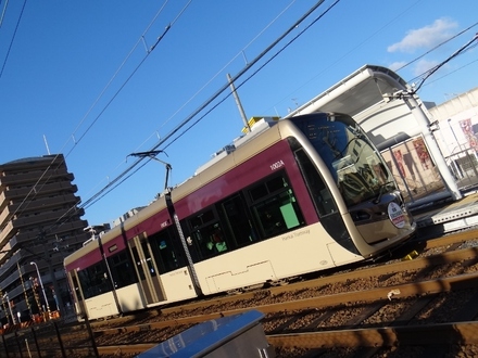 阪堺電軌モ1001形堺トラム 「紫おん」 (石津北駅)